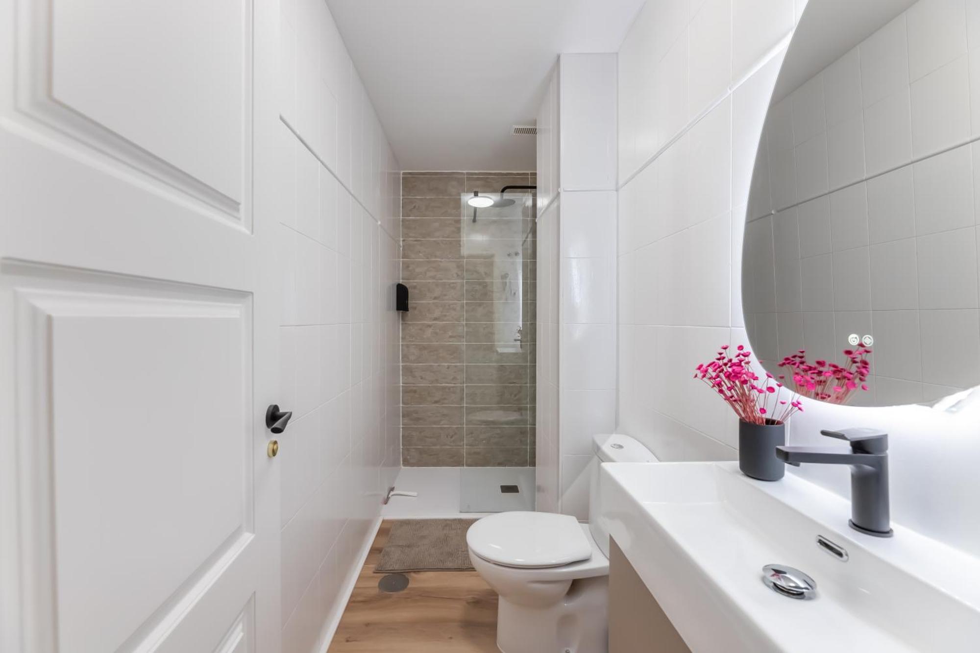 Charming 4-Bedroom Apartment In Malaga'S Historic Center 外观 照片