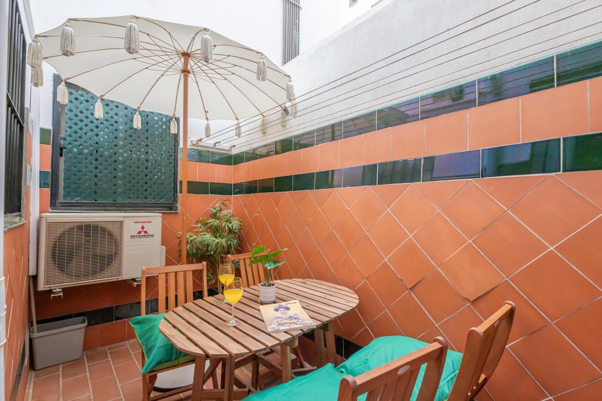 Charming 4-Bedroom Apartment In Malaga'S Historic Center 外观 照片