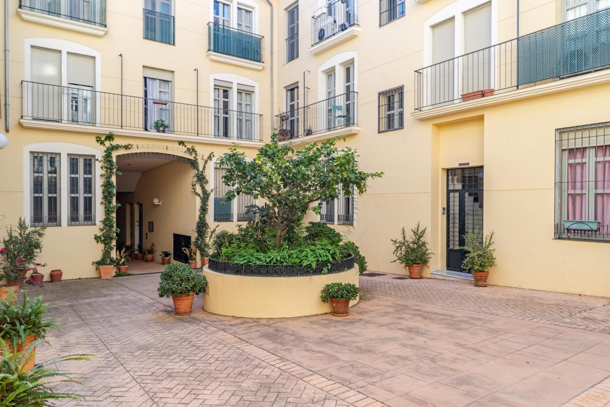 Charming 4-Bedroom Apartment In Malaga'S Historic Center 外观 照片